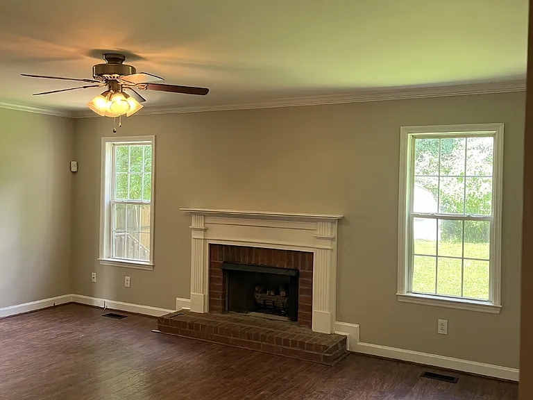 2811 Sutherland Dr — Photo 3