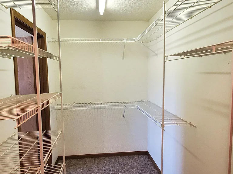 611 Airport Ave — Photo 5