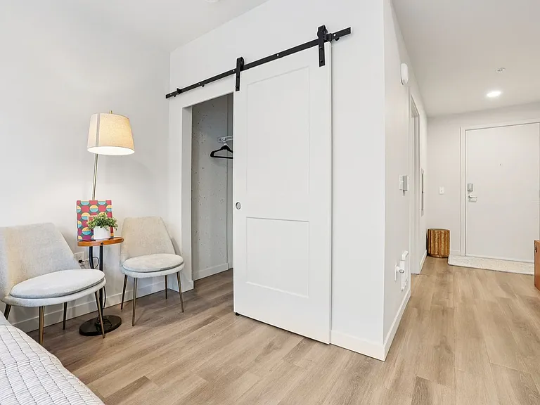 Niwa Apartments | Modern City Living in Queen Anne | Furnished Units & Move in Specials! — Photo 33