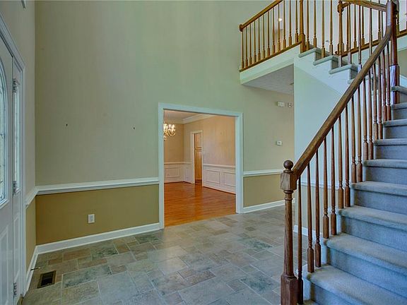 4th image of 14 Merritt Dr