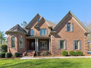 4075 Barnhardt St, Hickory, NC 28602