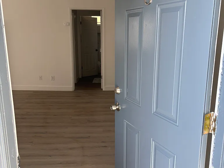 7100 Woodman Ave #8 — Photo 13