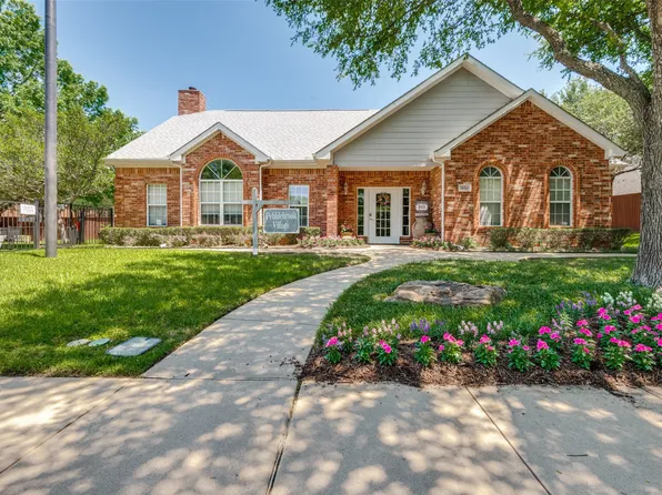 1004 Bridges Dr, Arlington, TX 76012