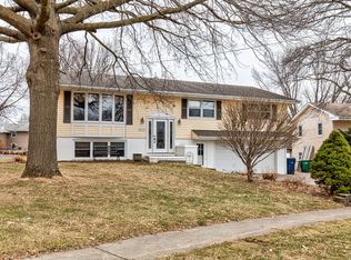 8420 NW Country Club Dr, Urbandale, IA 50322
