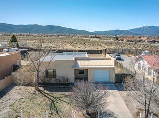 312 La Luz Dr, Taos, NM 87571