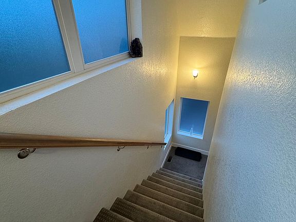 5th image of 946 N Kalamath St