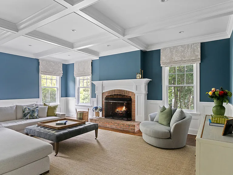 327 Georgica Rd — Photo 10