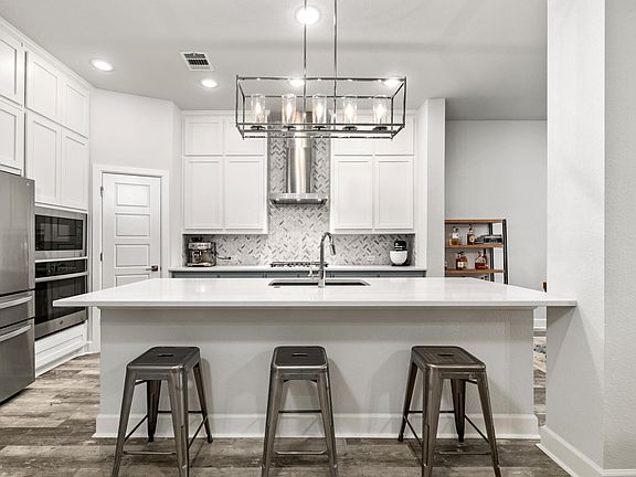 2nd image of 612 Aspen Valley Ln