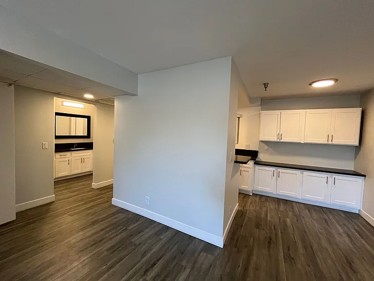 110 S Sweetzer Ave — Photo 51