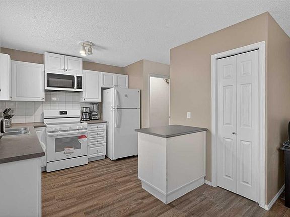 5th image of 260 S Stonemere Pl