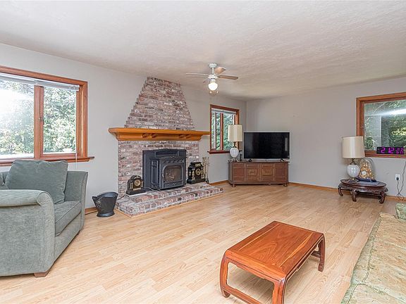 3rd image of 1255 McKenzie Dr