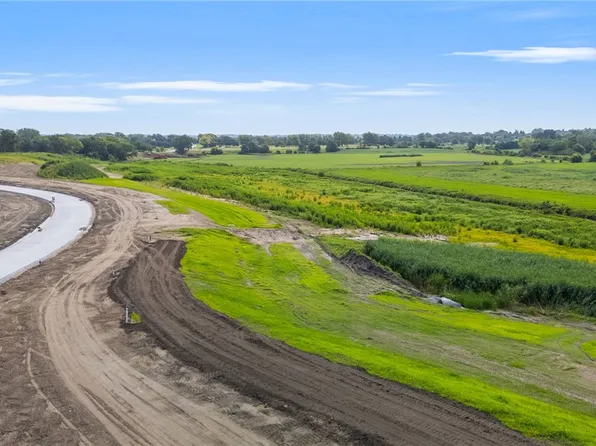 12056 NW Meadow Springs Dr, Johnston, IA 50131