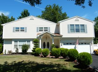 26 Deerwood Dr, Clark, NJ 07066