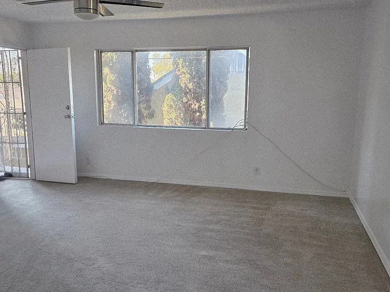 1432 W 106th St #2 — Photo 11