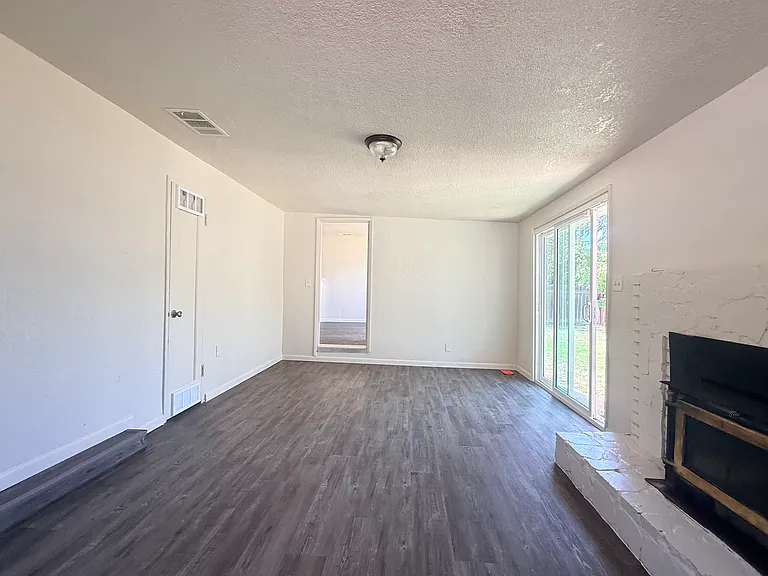 223 E Robinson Ave — Photo 28