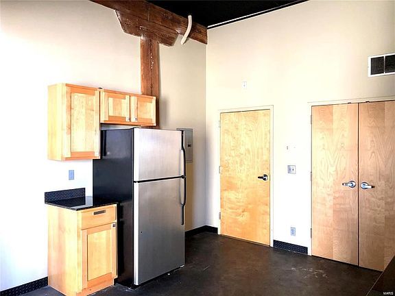 5th image of 3124 Olive St APT 10