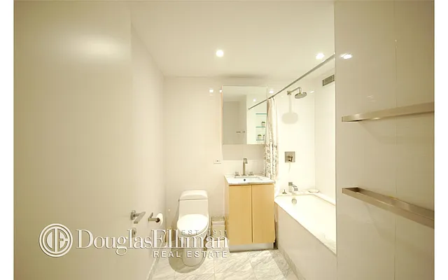 Rented by Douglas Elliman | media 23