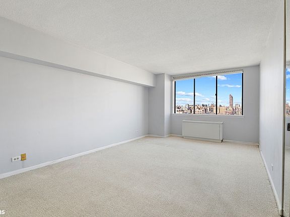4th image of 45 W 67th St APT 18A