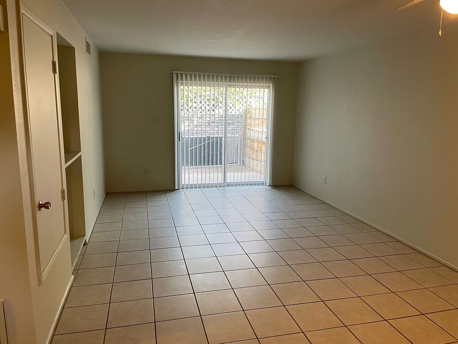 2 bed, 750 sqft, $800 — Photo 2