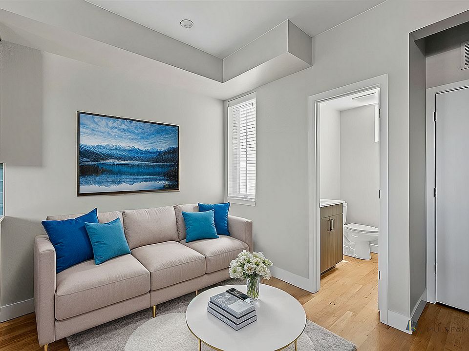 Experience modern comfort in this stylishly furnished living space, perfect for relaxation.