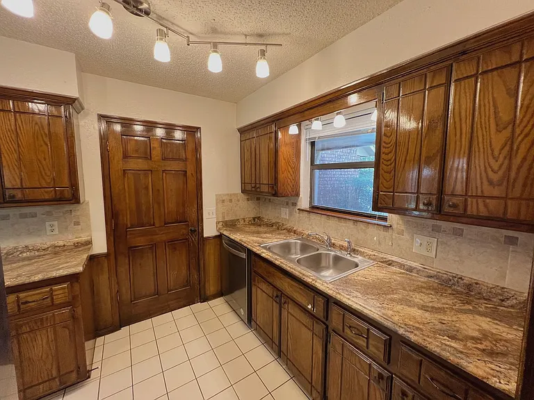 112 N Grand Fork Dr — Photo 10