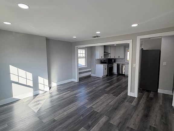 4th image of 115 Marconi St Floor 2
