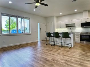 875 S Lt Col Leroy Pond Ave #B, Fayetteville, AR 72701