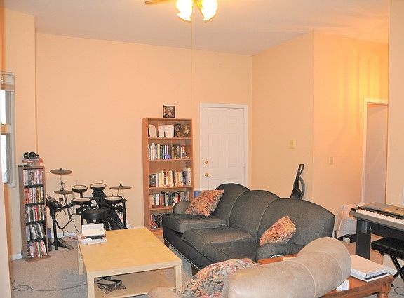 2nd image of 2525 N Ashland Ave APT 1R