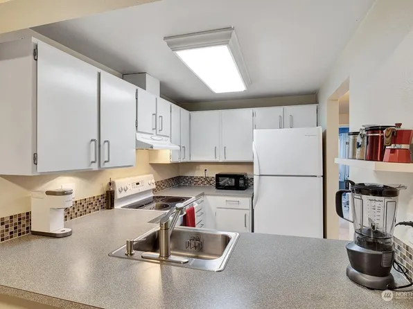 12611 NE 119th St APT F9, Kirkland, WA 98034