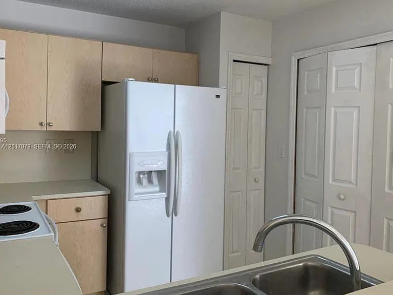 772 SW 106th Ave #1910 — Photo 8