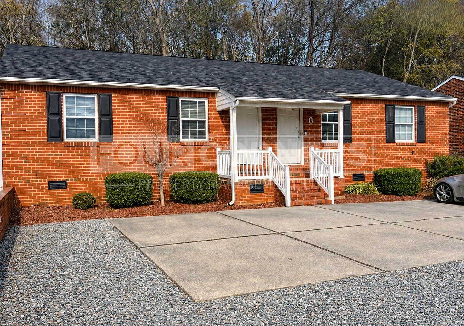 Lovely 2 Bedroom 1 Bath Apartment — Photo 1
