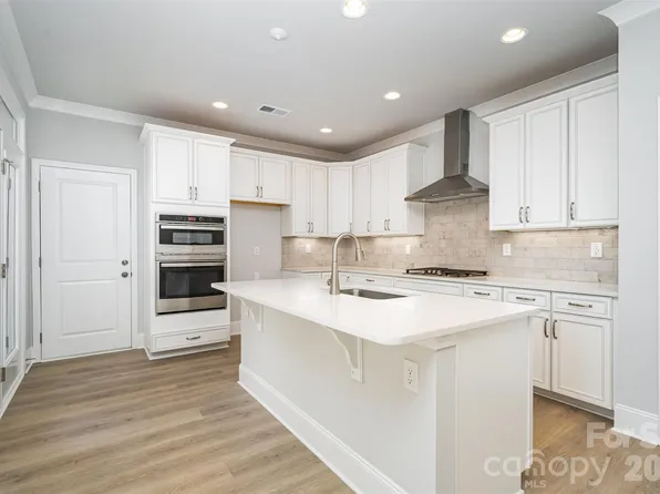 10215 Rainier Trail Dr NW, Huntersville, NC 28078