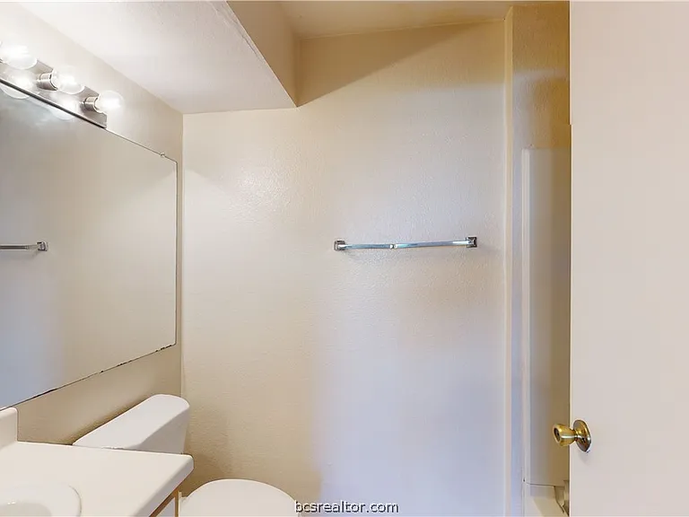 529 Sw Pkwy #102 — Photo 15