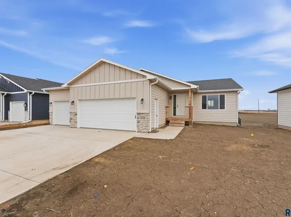 7236 E Athens Ct, Sioux Falls, SD 57110