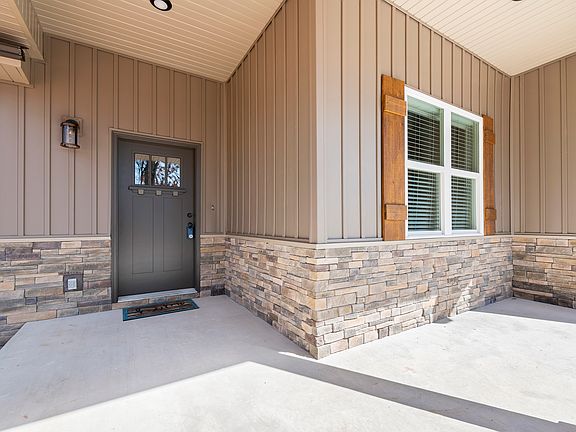 2nd image of 49 Eastleigh Dr