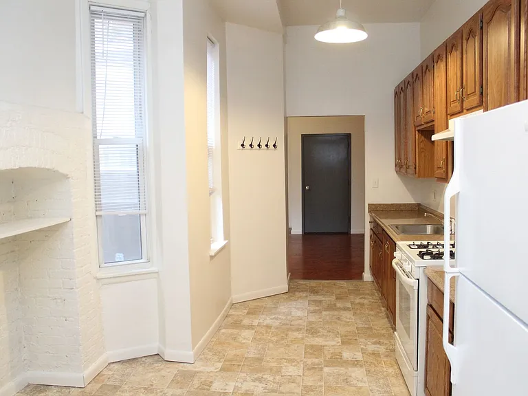 1824 Bolton Street — Photo 11