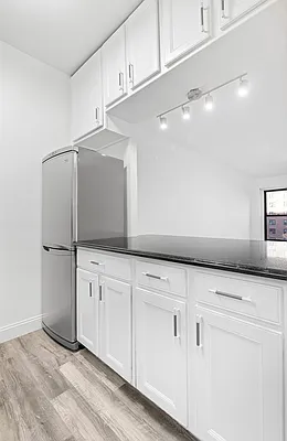 Sold by SR8 REALTY LLC | media 8