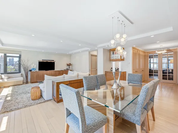 160 East 65th Street 14C image 3 of 18