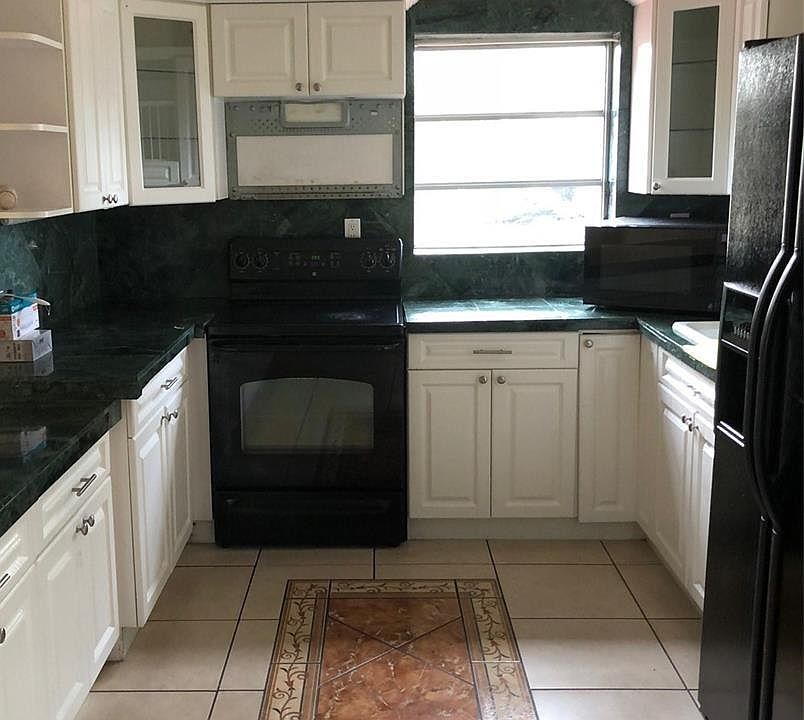 1st image of 19702 NE 12th Pl