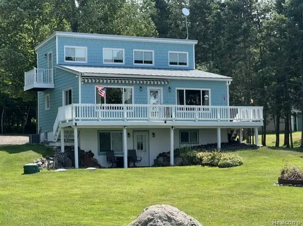 9199 E Shore Rd, Marenisco, MI 49947
