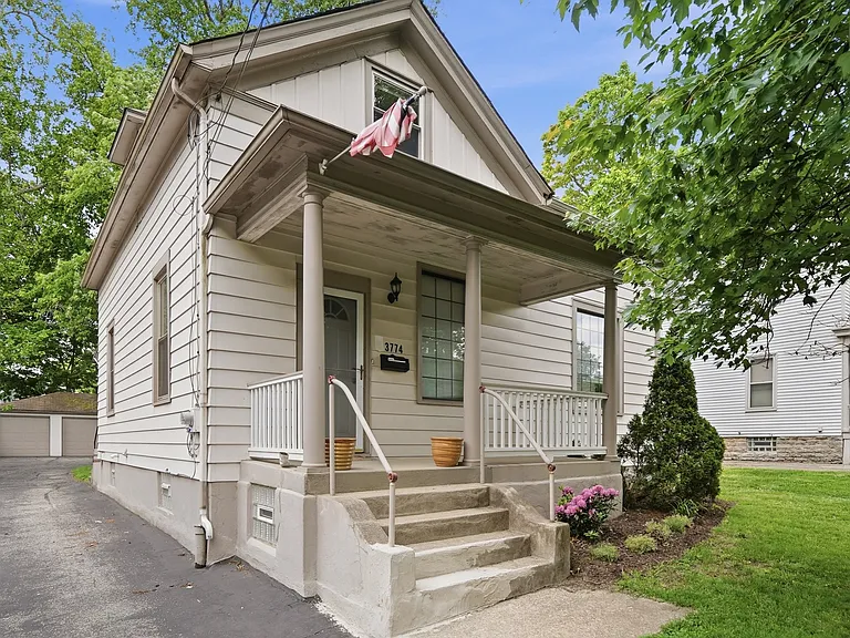 3774 Drake Ave — Photo 2