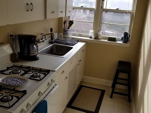 5th image of 2112 Pleasant Ave APT 212
