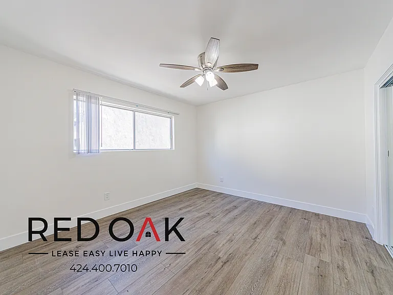7502 Canby Ave #4 — Photo 13