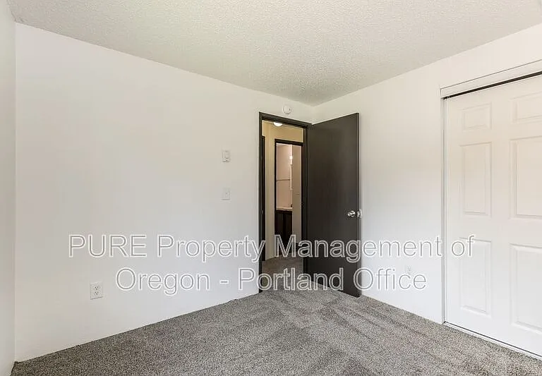 Parkway Garden — Photo 123