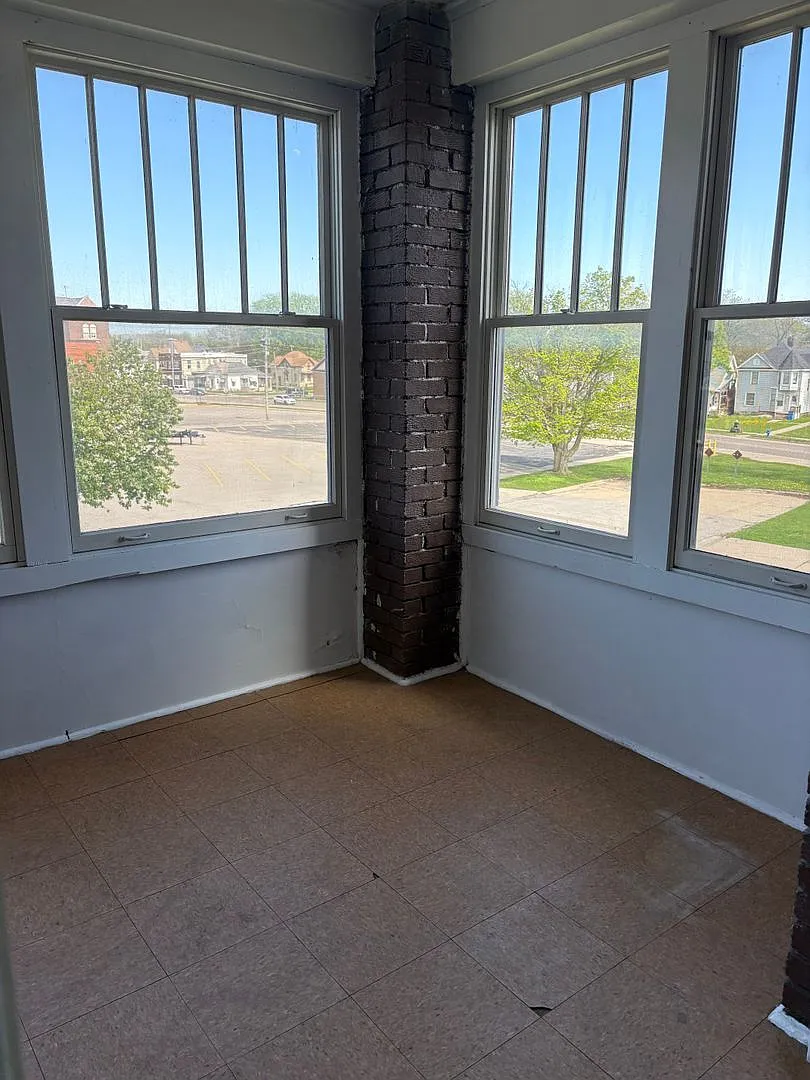 610 Wellington St — Photo 3