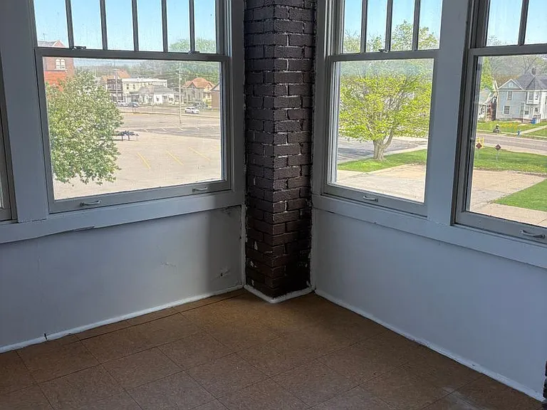 610 Wellington St — Photo 3