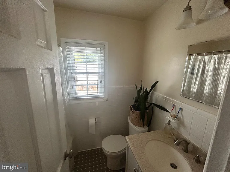726 N Oakland St — Photo 14