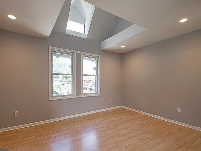 5102 Larchwood Ave #3 — Photo 2
