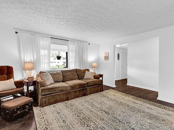 4th image of 6263 Rosebay Ct