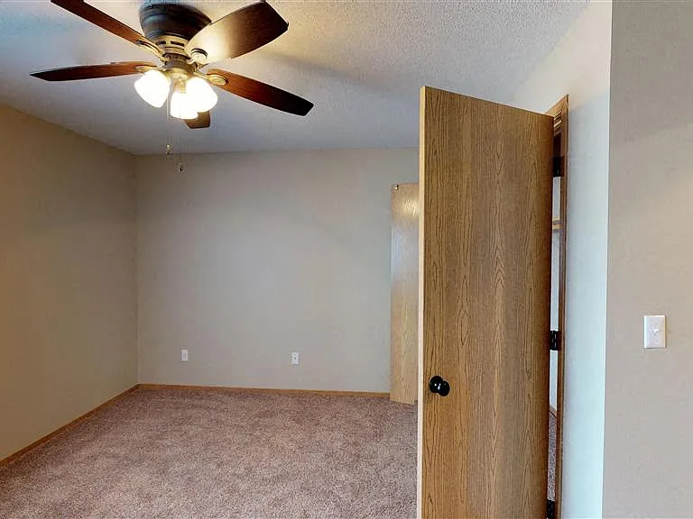 Oakmont Estates — Photo 42